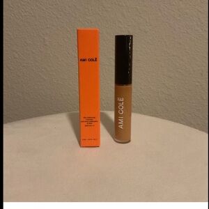 Ami Cole  Skin Enhancing liquid concealer in shade medium 1.5